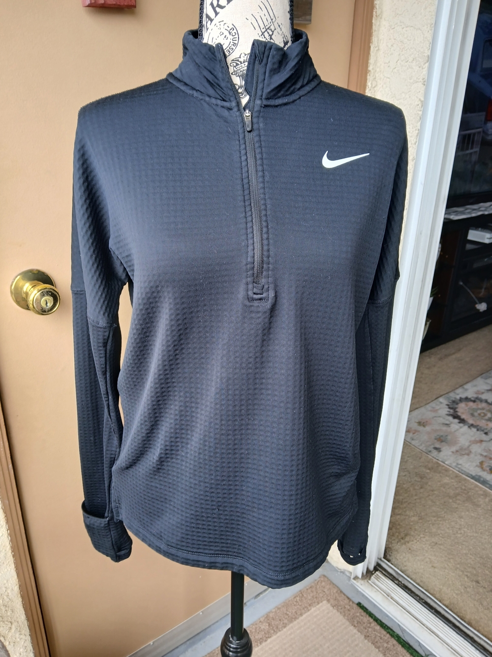 Nike Rinning Black Long-Sleeve Quarter-Zip Performance Top